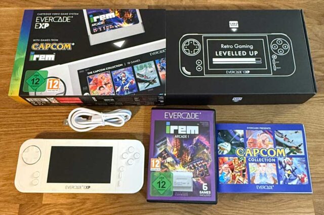 Evercade EXP kompletter Lieferumfang Kompletter Inhalt der Evercade EXP Version in weiss