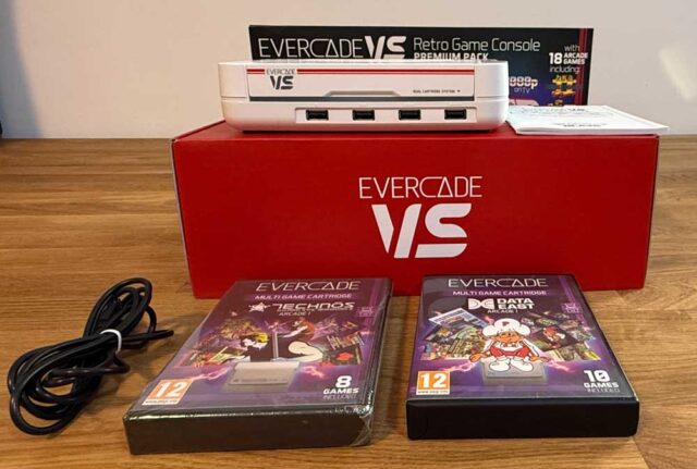 Evercade VS Premium Pack Gesamter Inhalt des Evercade VS Premium Pack